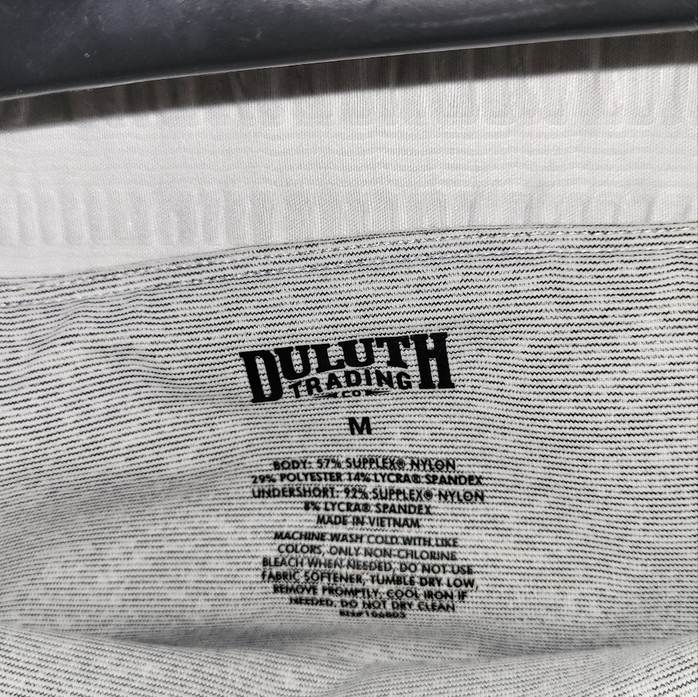 Duluth Trading skort with shorts lining.  Stretch material.  Size Medium. - Picture 5 of 5